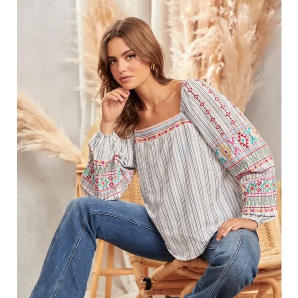 NWT Savannah Jane Embroidered square neck Top blouse Sz S